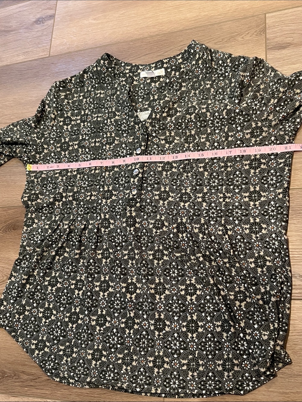 Westport 1962 Black Floral Blouse with V Neck and Buttons Size Large - Picture 5 of 10
